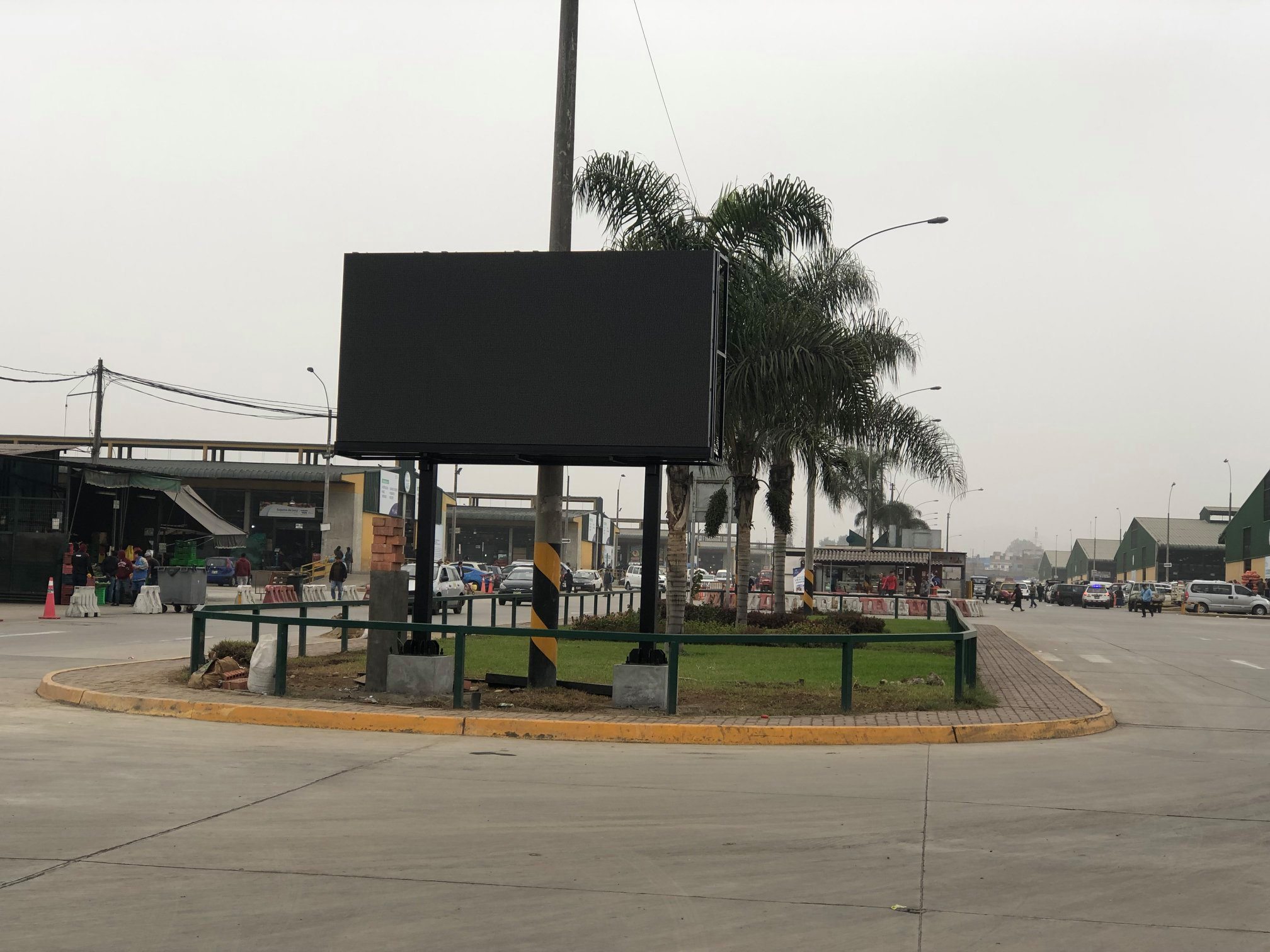 ¡EMMSA moderna! El Gran Mercado Mayorista de Lima se mantiene a la vanguardia de la tecnología, en breve plazo entrará en funcionamiento una pantalla led,