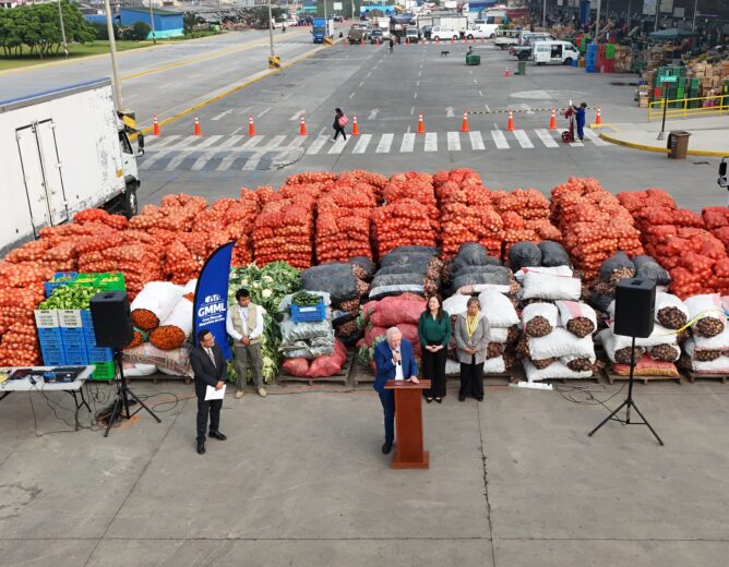 El Gran Mercado Mayorista de Lima Rompe Récord con «El Canastón Navideño».  Gestión del alcalde de Lima Rafael López Aliaga comprometida con la ayuda social; hace entrega de más de 70 toneladas de alimentos saludables