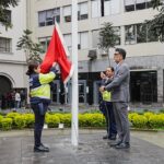 EMMSA rinde homenaje a la bandera nacional en la Plaza Perú