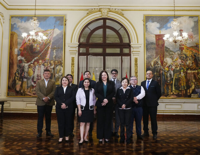 Funcionarios de EMMSA participaron en izamiento del Pabellón Nacional y visitaron el Palacio Municipal de Lima