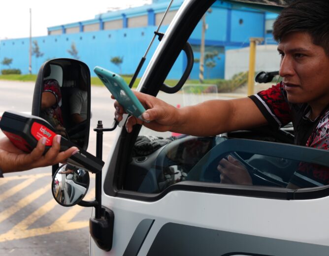 EMMSA implementa pagos electrónicos en garitas de control para agilizar el ingreso vehicular