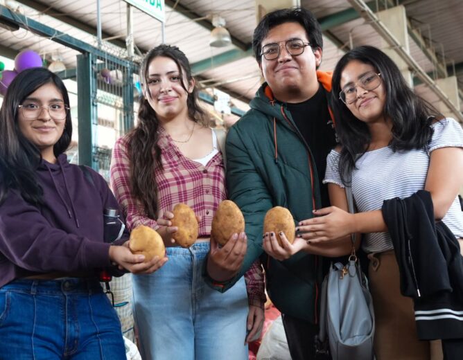 Estudiantes de la UPC fortalecen su formación profesional con visita técnica al Gran Mercado Mayorista de Lima