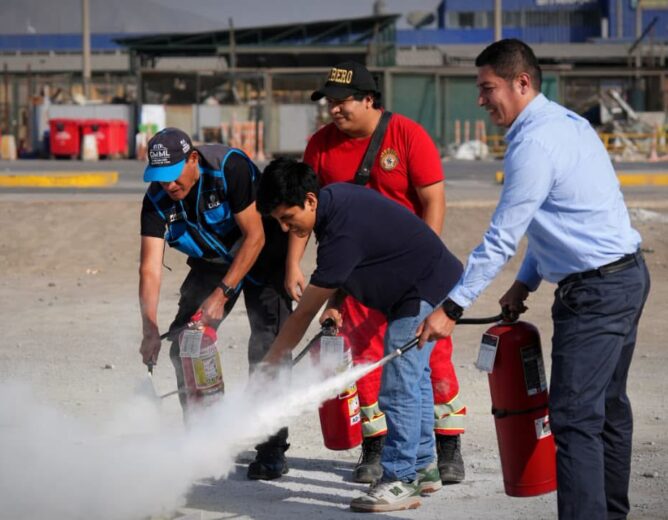 Talleres de capacitación sobre manejo de extintores y amago de incendios