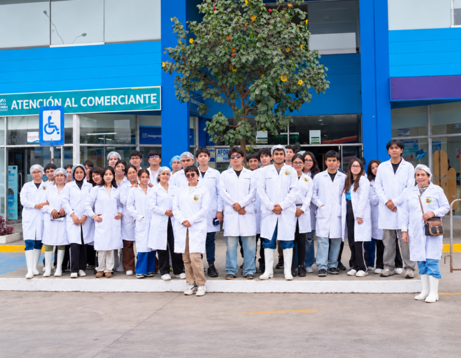 Futuros ingenieros  alimentarios de la Universidad Federico Villarreal aprenden logística comercial en el corazón del GMML
