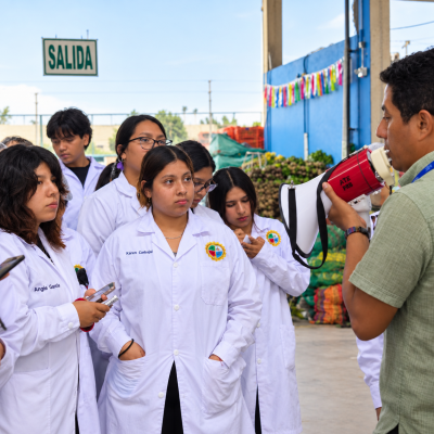 Briefing en el mercado de productos frescos